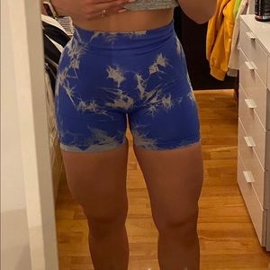 Marble push up booty shorts